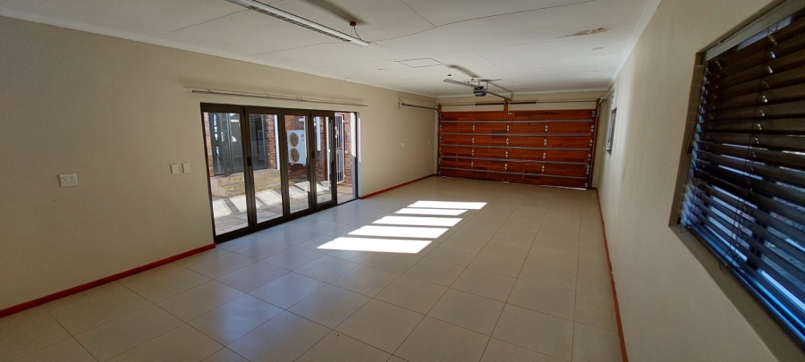 To Let 5 Bedroom Property for Rent in Ferreira Town Eastern Cape